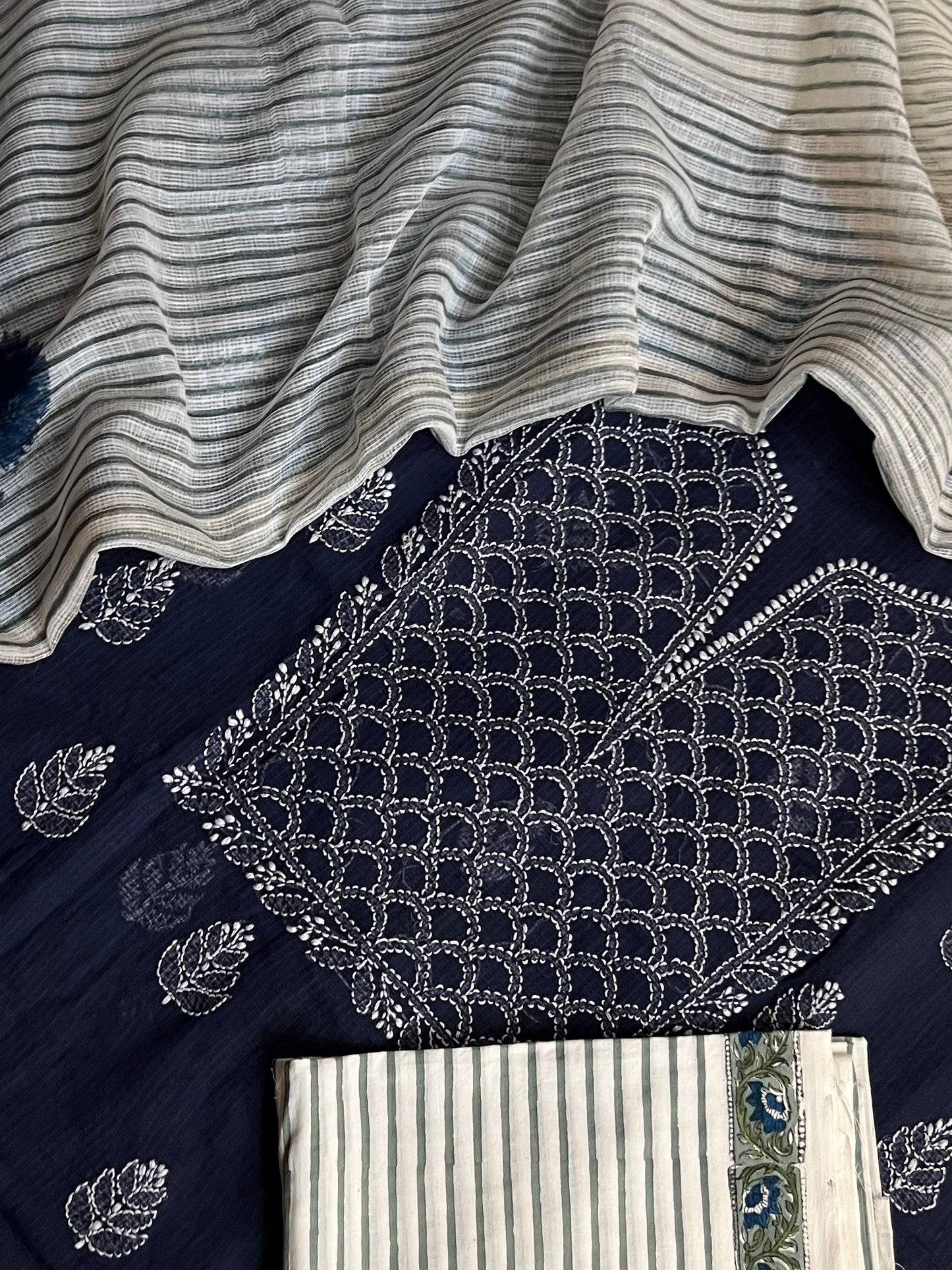 CHIKANKARI SUIT (PH8707)