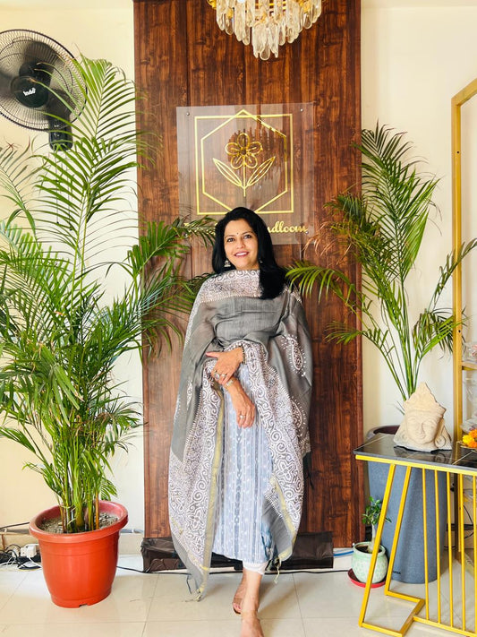 NUAPATNA HANDLOOM IKAT SUIT