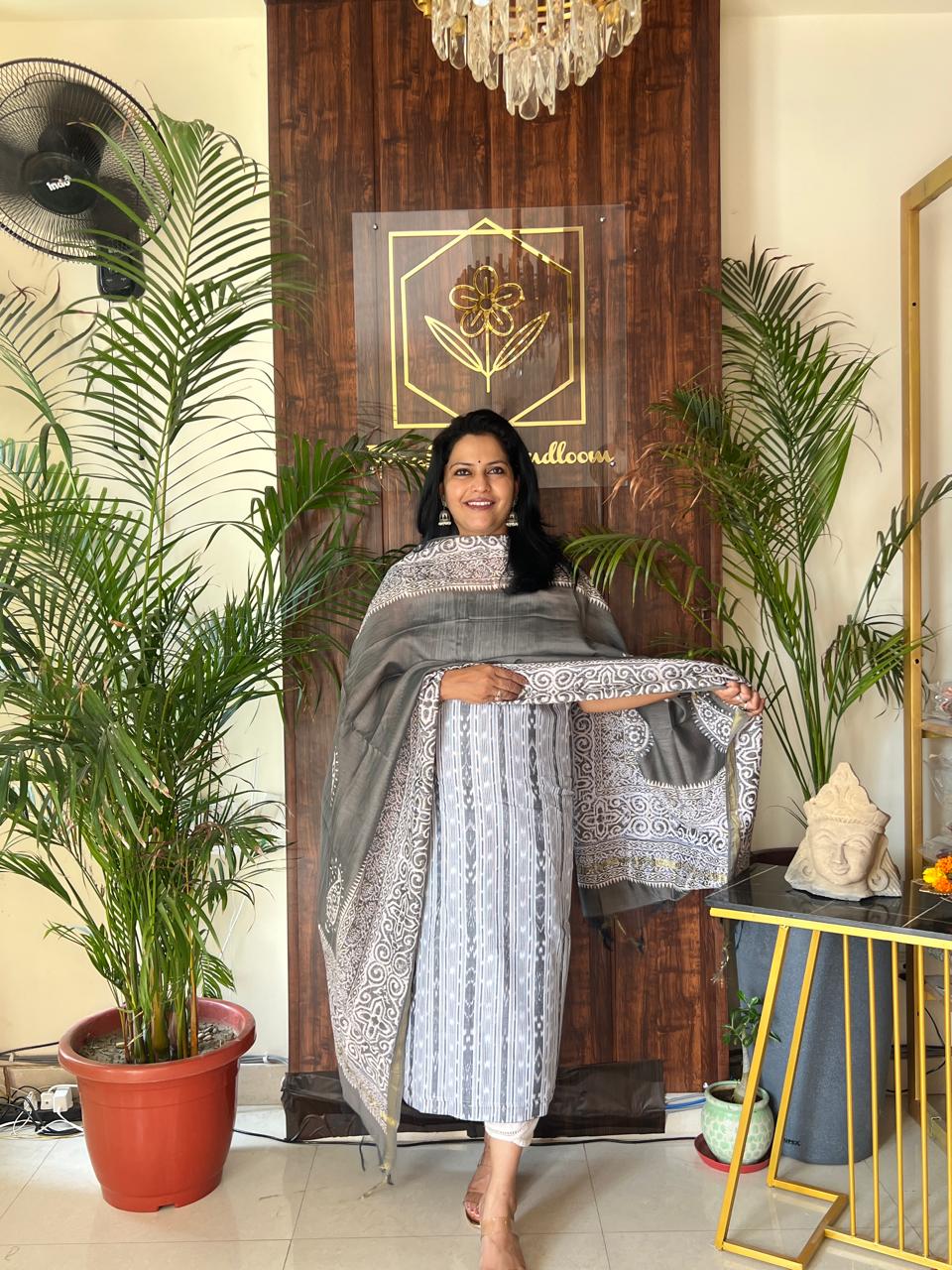 NUAPATNA HANDLOOM IKAT SUIT