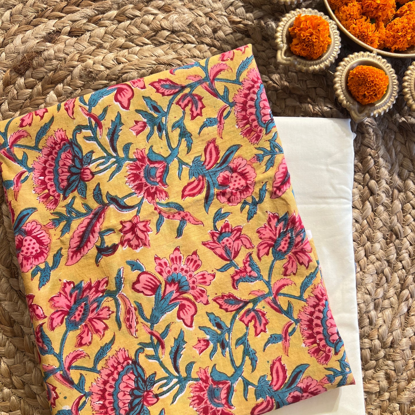 "Feel the Breeze in Pure Cotton Block Print – Unstitched Perfection 💫"