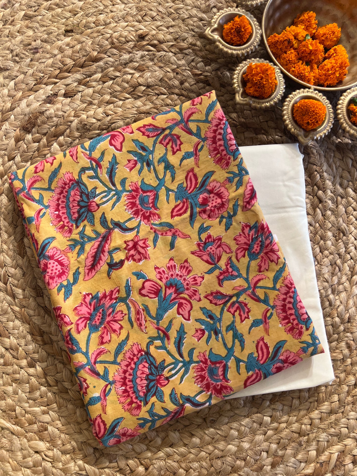 "Feel the Breeze in Pure Cotton Block Print – Unstitched Perfection 💫"