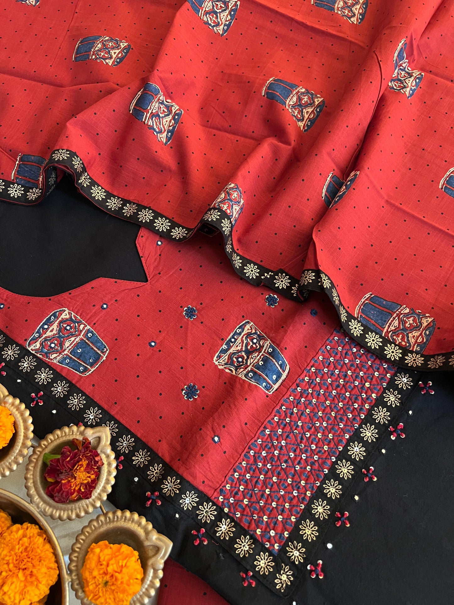 HANDLOOM SUIT (PH5374)