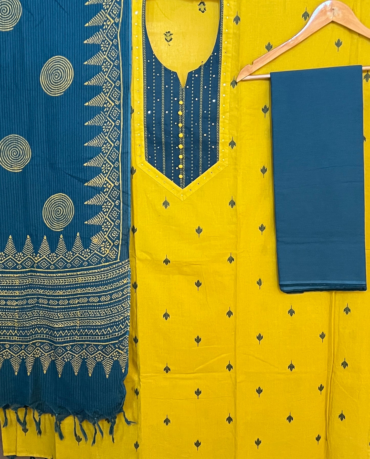 HANDLOOM SUIT (PH7535)