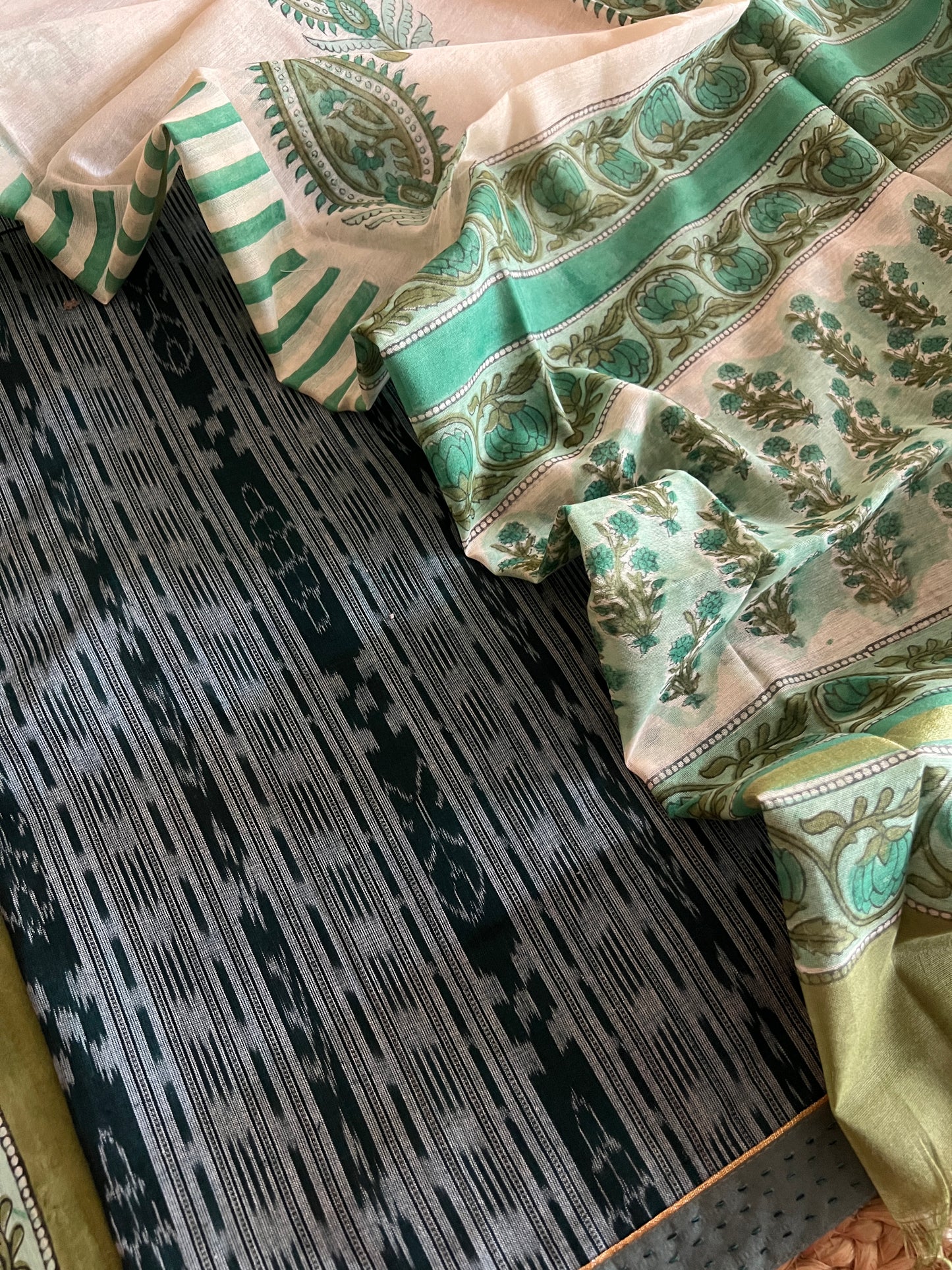 HANDLOOM SUIT (PH7933)