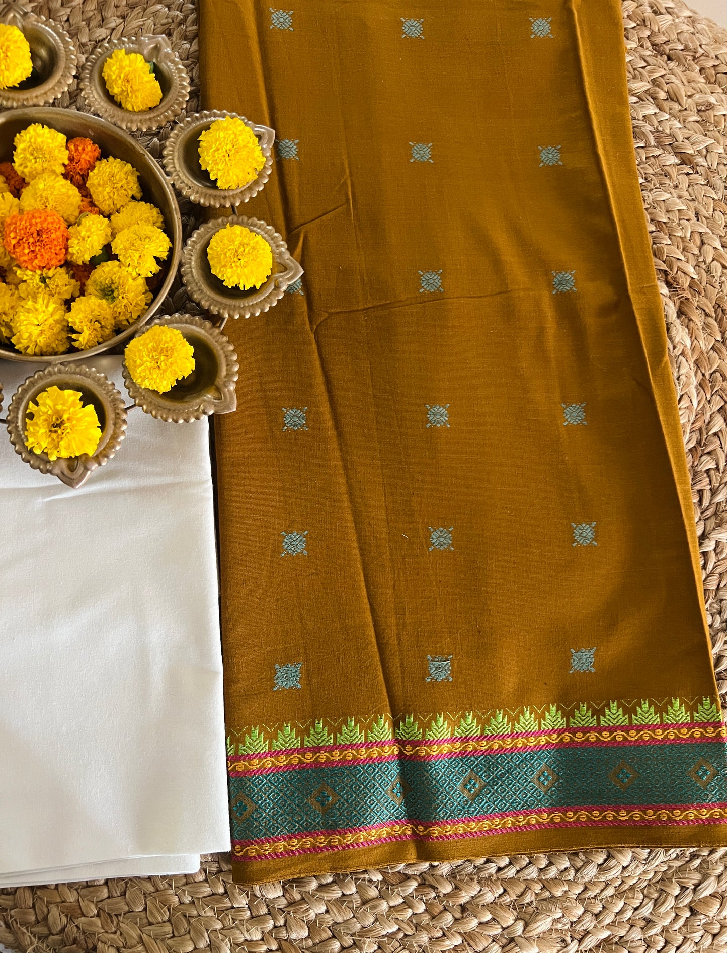 HANDLOOM COMBO (PH8156)
