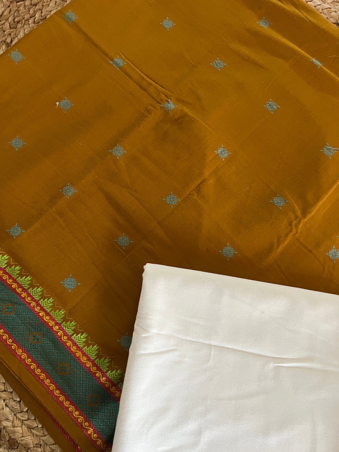 HANDLOOM COMBO (PH8156)