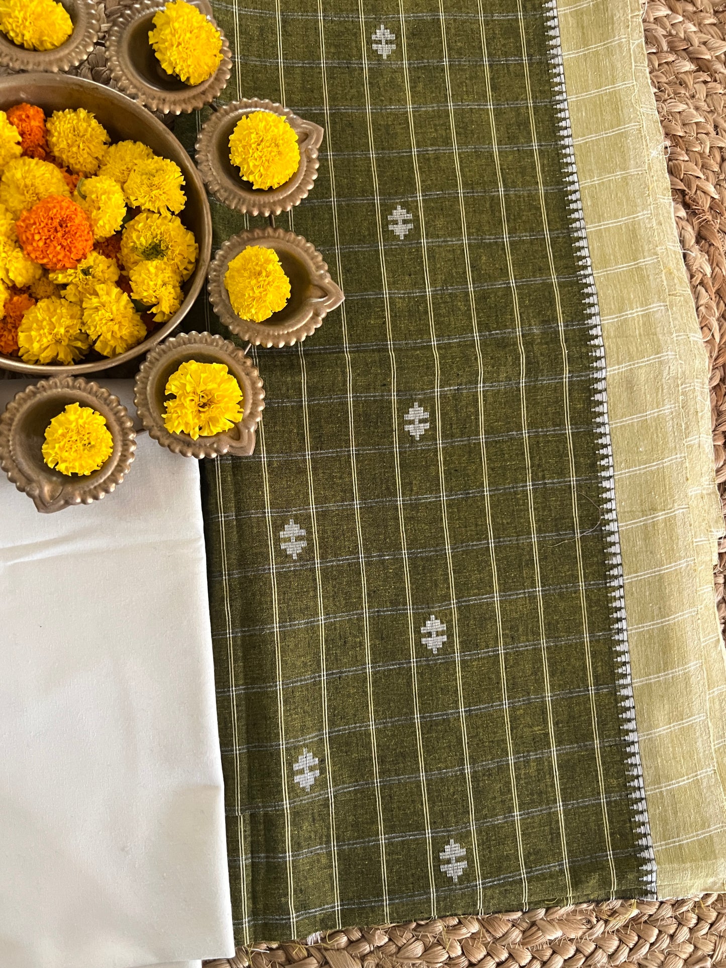 HANDLOOM COMBO (PH8173)
