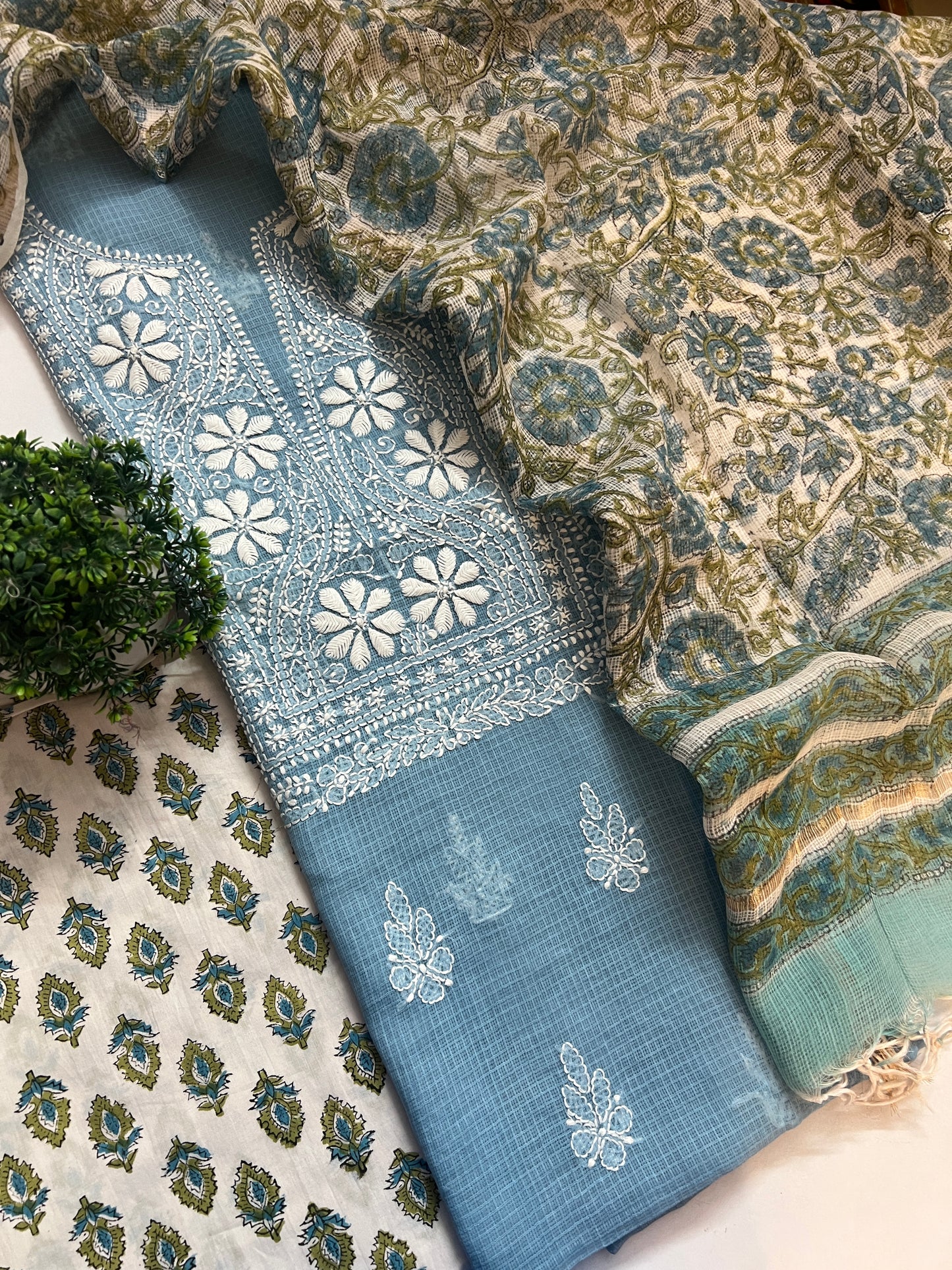 CHIKANKARI SUIT (PH8682)