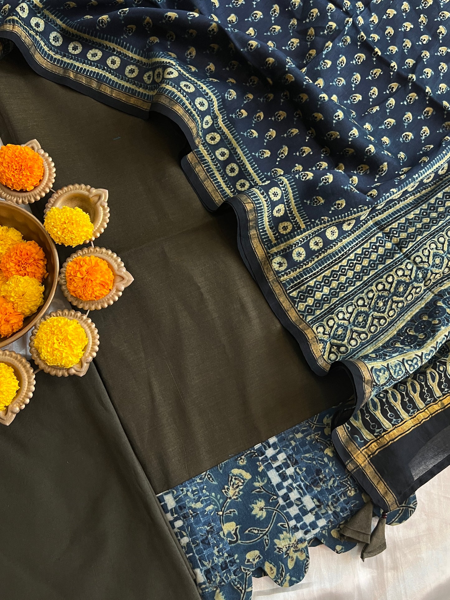 HANDLOOM SUITS (PH8919)