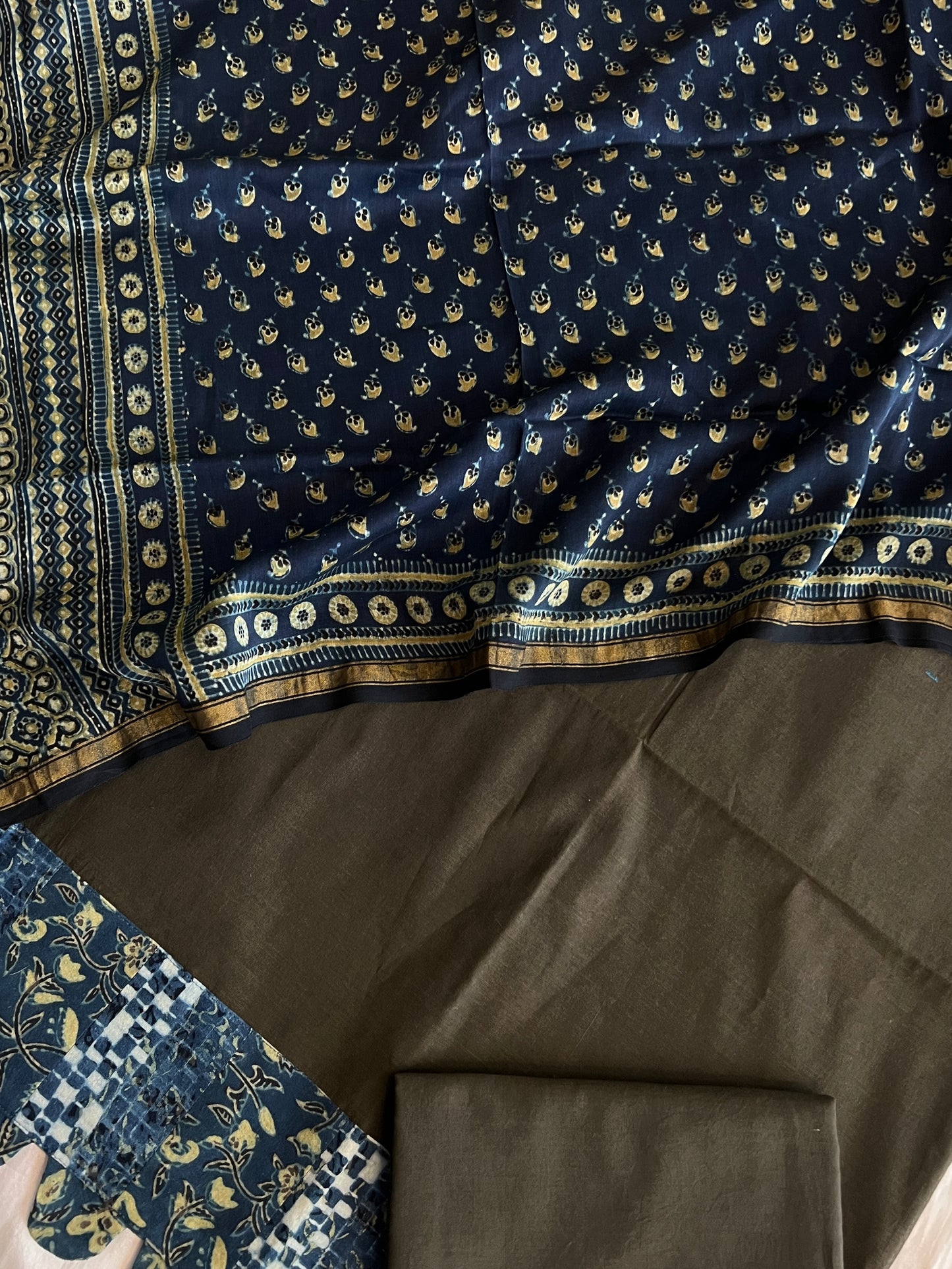 HANDLOOM SUITS (PH8919)